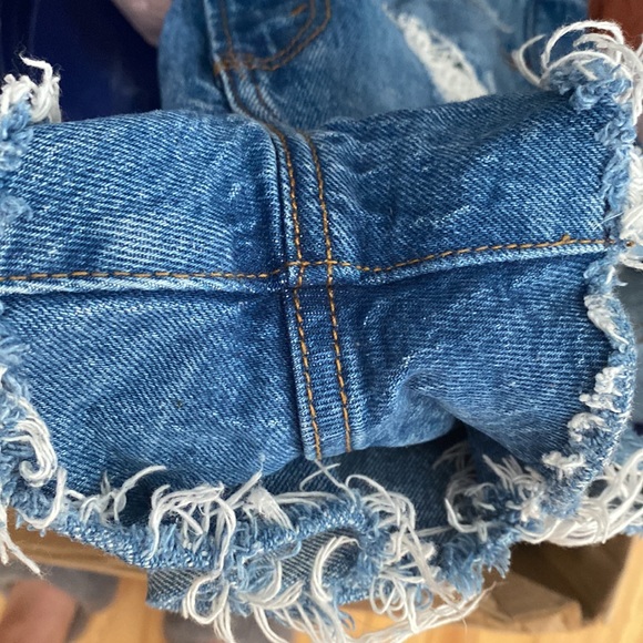 Abercrombie & Fitch High Rise Mom Short distressed - Picture 4 of 6